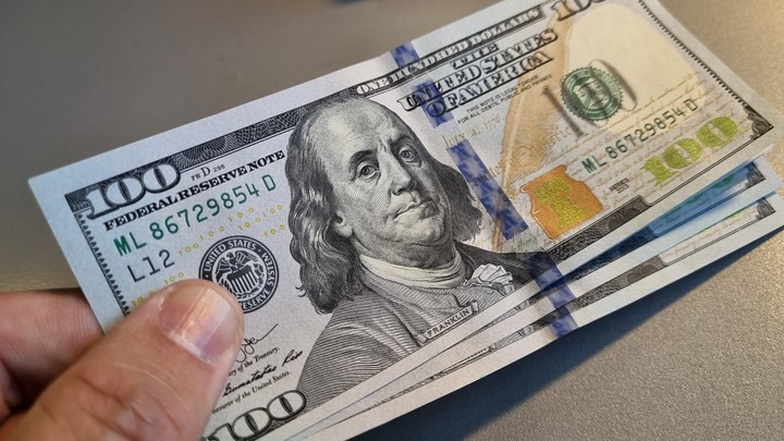 ¿Cómo Detectar Billetes De 100 Dólares Falsos?